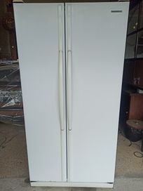 Хладилник с фризер SAMSUNG тип американски