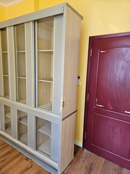 Библиотека с плъзгащи врати с размери 227 см вис/173 см дълж/45 см шир