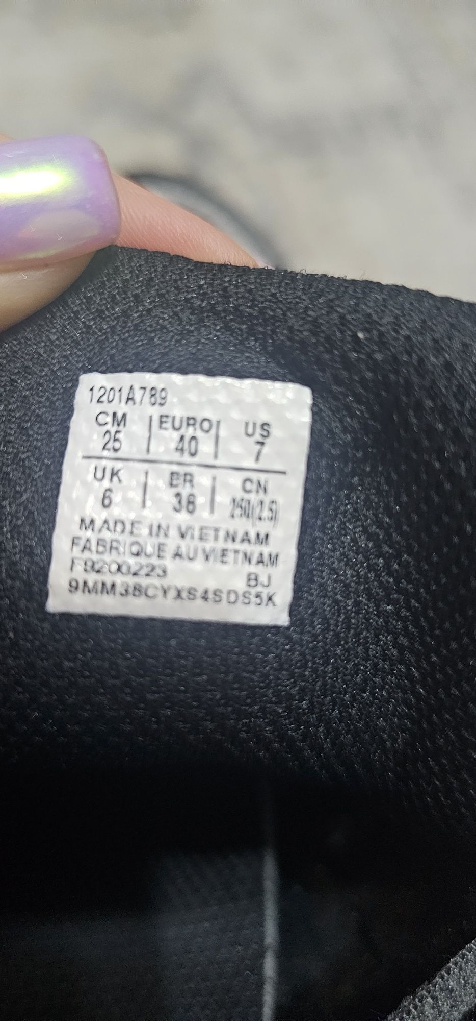 Кроссовки ASICS  40 размер