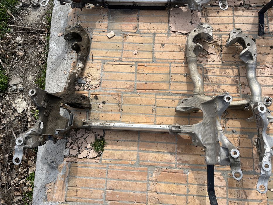 Jug / Cadru motor / Punte fata Audi A4 B8 B8.5 A5 8T Q5 8R
