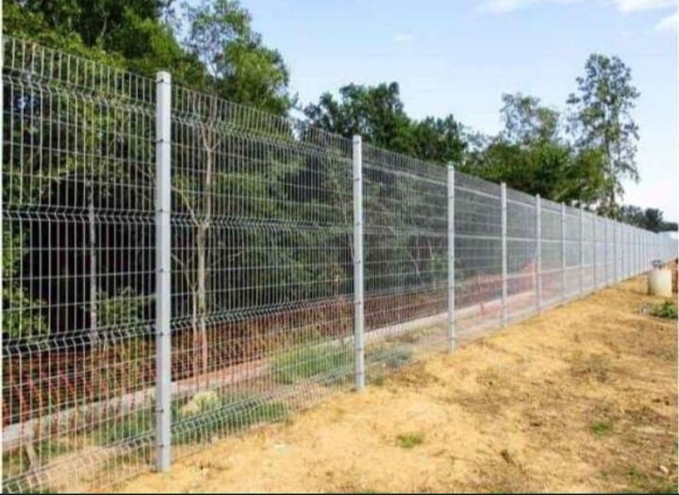 Realizăm garduri din plasă bordurata