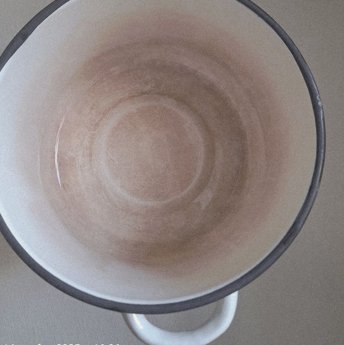 Эмалированные кастрюли.