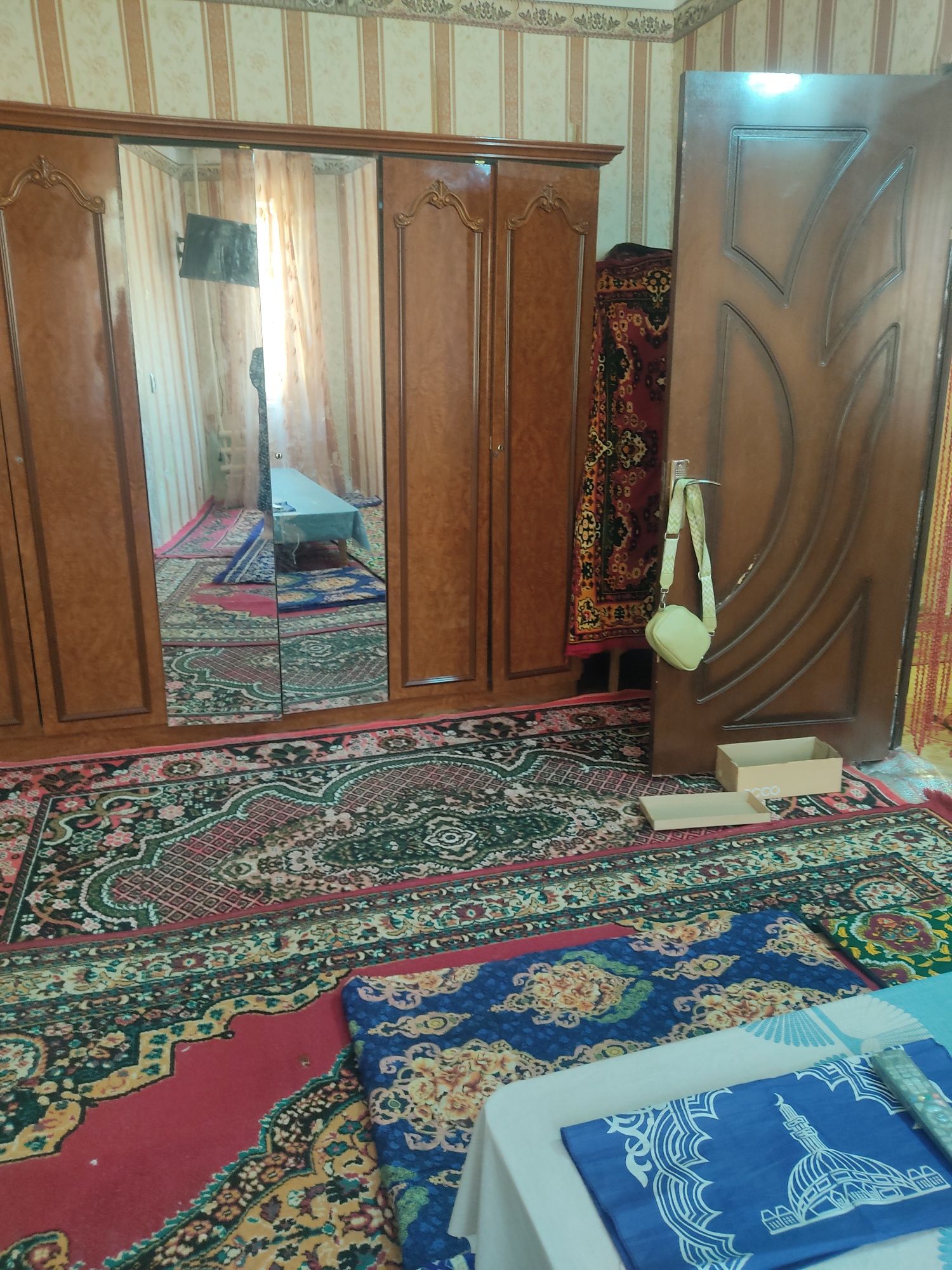 CHirchiq shahar 9mkr 2xonali kvartira sotiladi