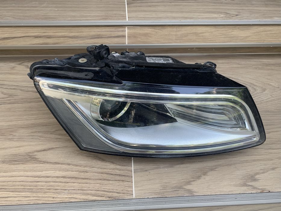 Far dreapta Audi Q 5 R8 xenon / led