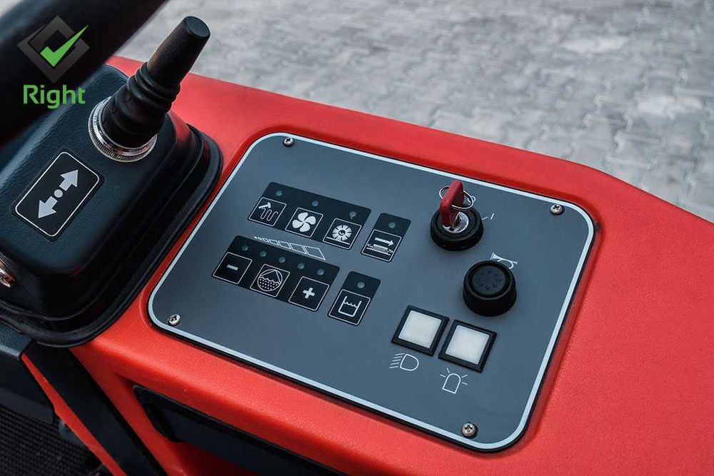 Машина за почистване на под Hако B 1100 / ЛИЗИНГ