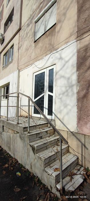Apartament cu 3 camere decomandat, 2 băi, centrală termică