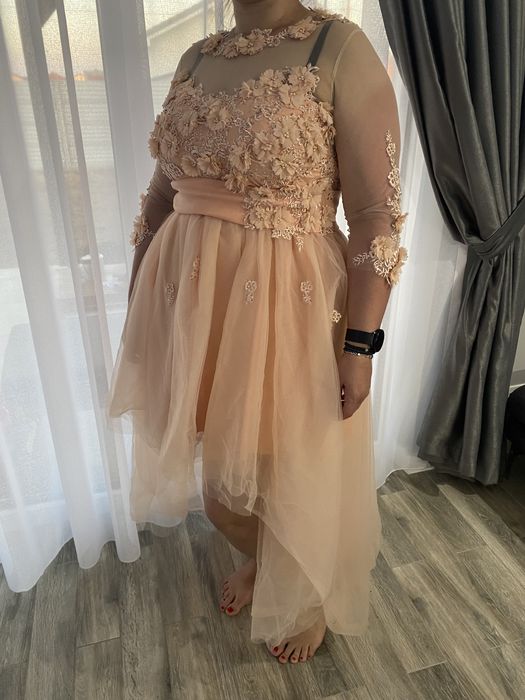 Rochie eleganta de tip scurtă in față , lungă in sapte