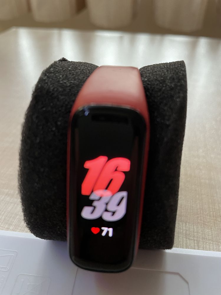 Смарт гривна samsung galaxy fit 2