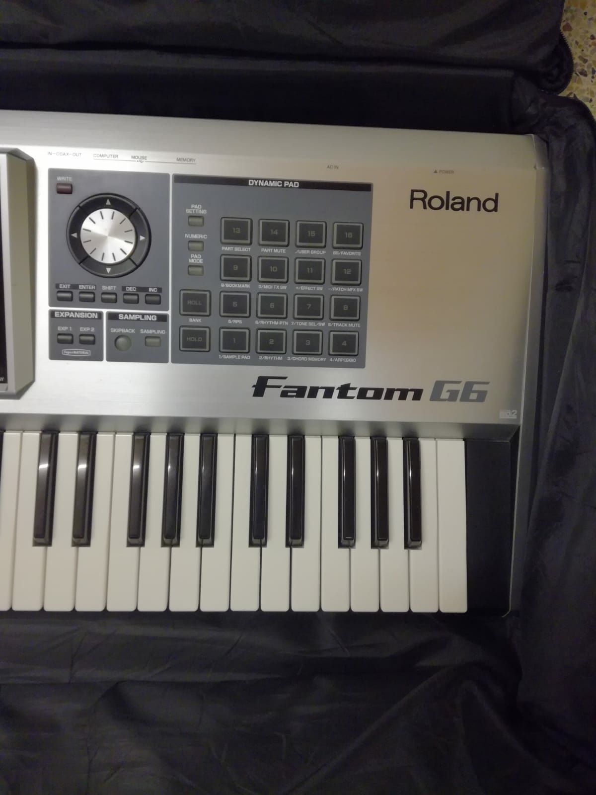 Vând sintetizator  Roland g6