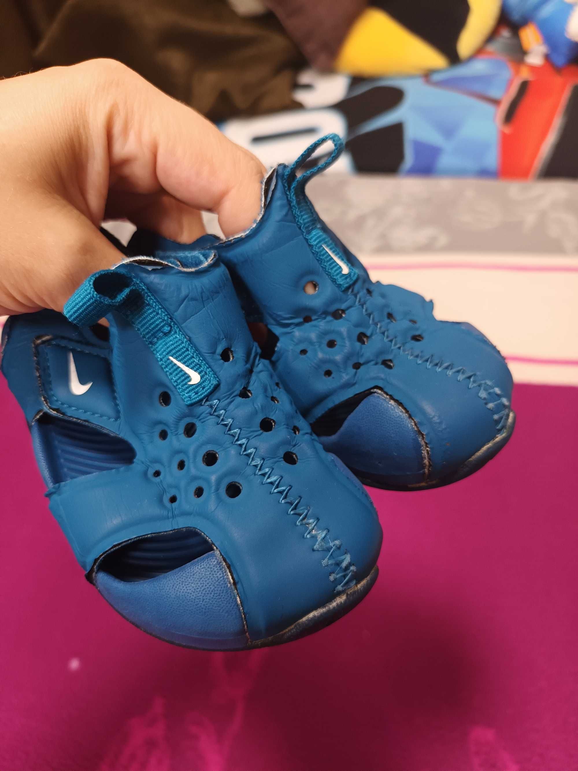 Лот Сандали Nike и пантофи 21 номер