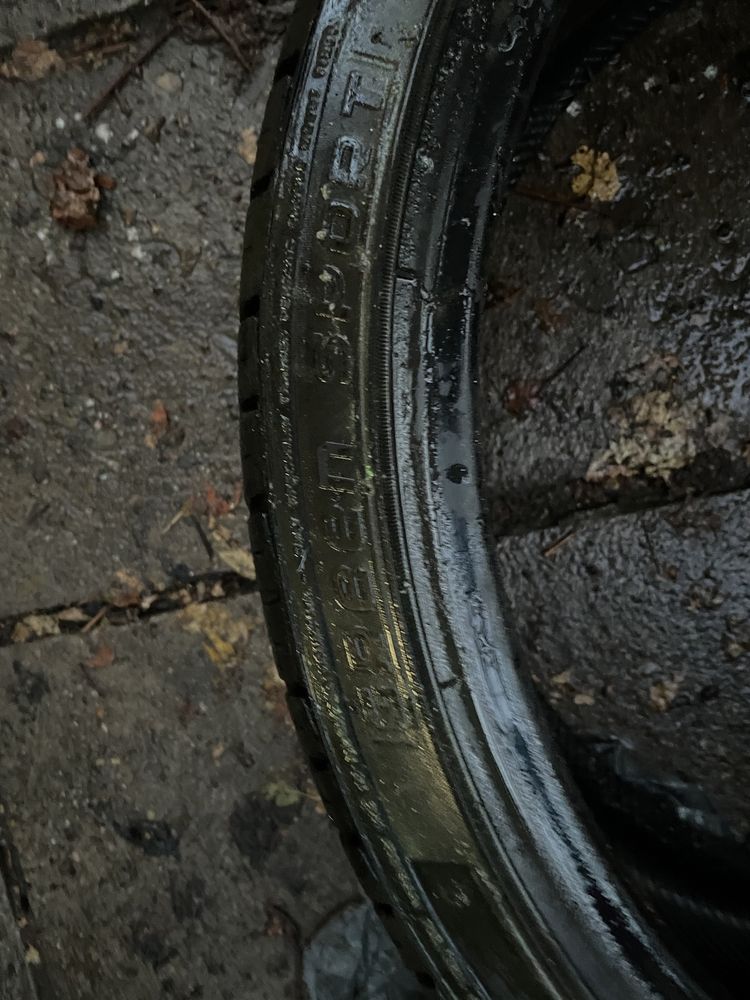1бр гума оригинална на БМВ гумата е резервна и затова е една 19 - ка е