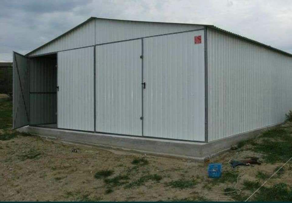 Construim garaje metalice cu panouri sandwich