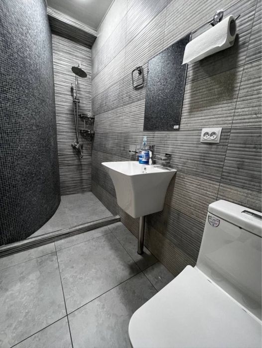 Продаётся 2-комнатная квартира в новостройке напротив Эко-Базара