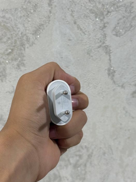 Adaptor zaryadka Iphone