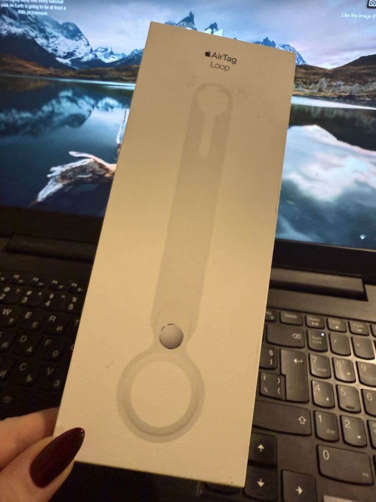 Бяла Силиконова каишка Apple за AirTag