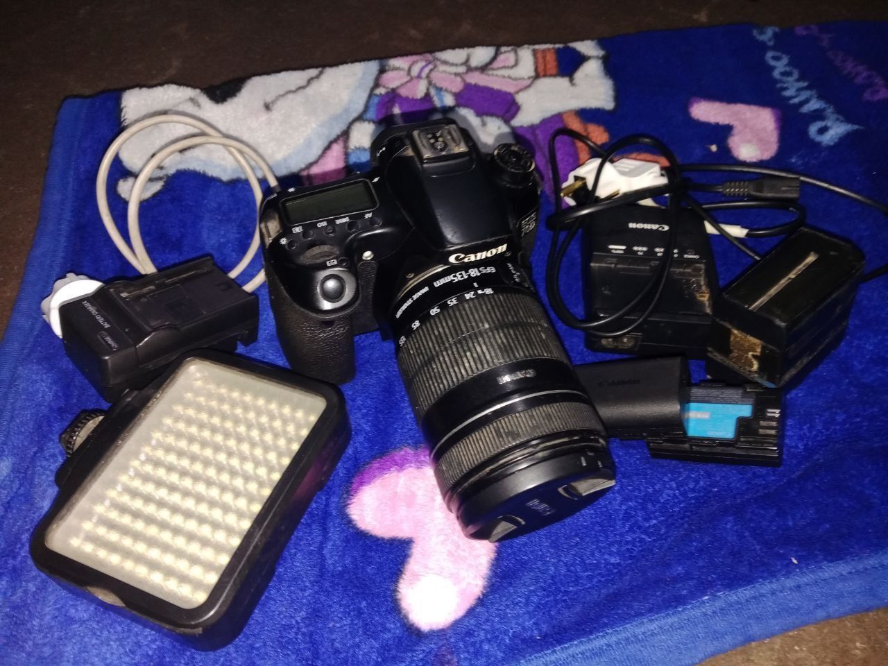 70d Canon  sotiladi pul zarur uchun sotilyapti tuygan tayyor kamera.