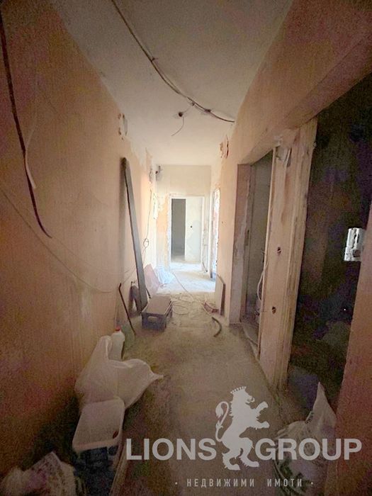 Продава се Тристаен апартамент в Варна, Автогара - 72 кв.м за 1181 €/кв.м - Снимка #2