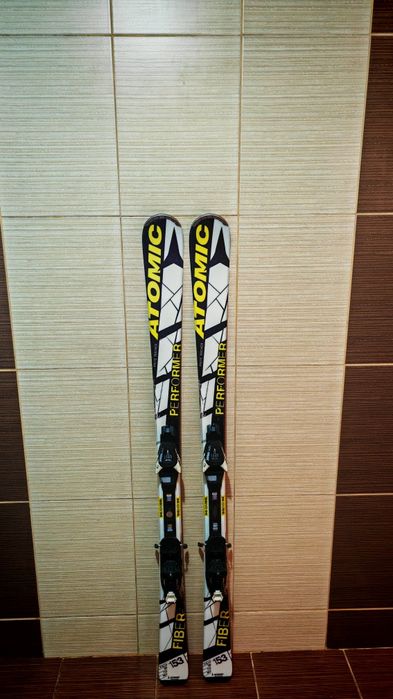 Schiuri ATOMIC Performer Fiber 153cm +