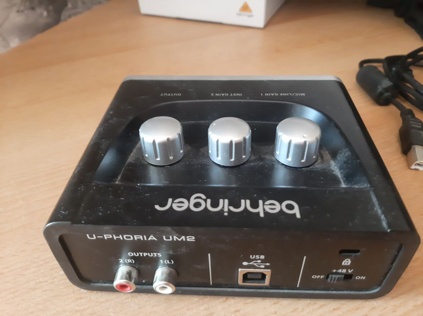 Аудио карта Behringer