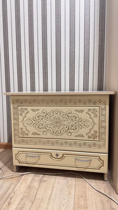 Сундук с орнаментами 2 шт., в хорошем сосотоянии