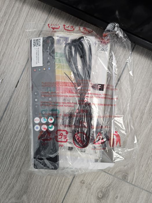Televizor TCL QLED, 108 cm, Smart cutie