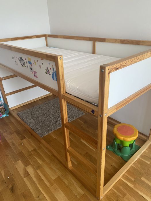 Детско легло със стълба