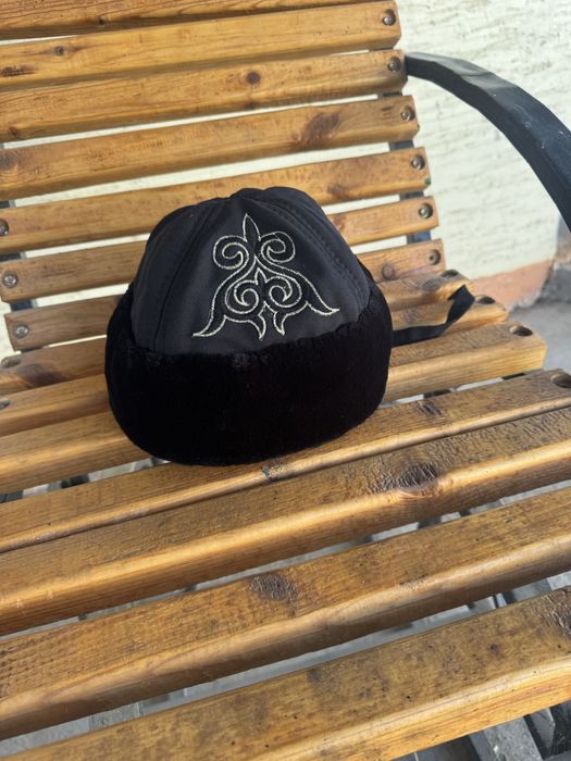 Қазақ ою мен бөрік..