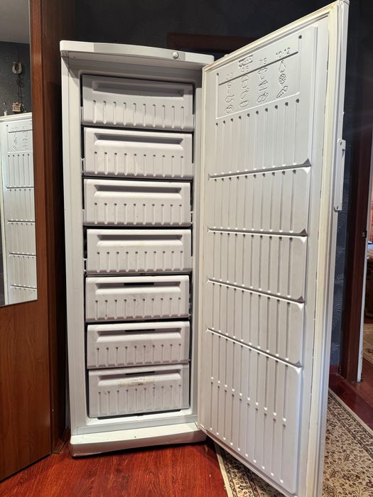 Морозилка Indesit