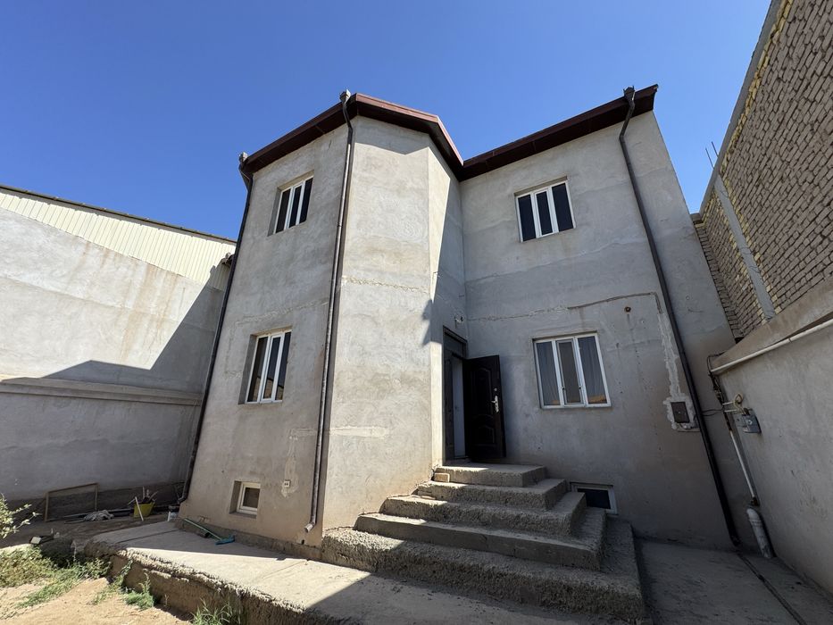 Urganch shahrida 420 kv 2 qavatli xovli joy sotiladi.