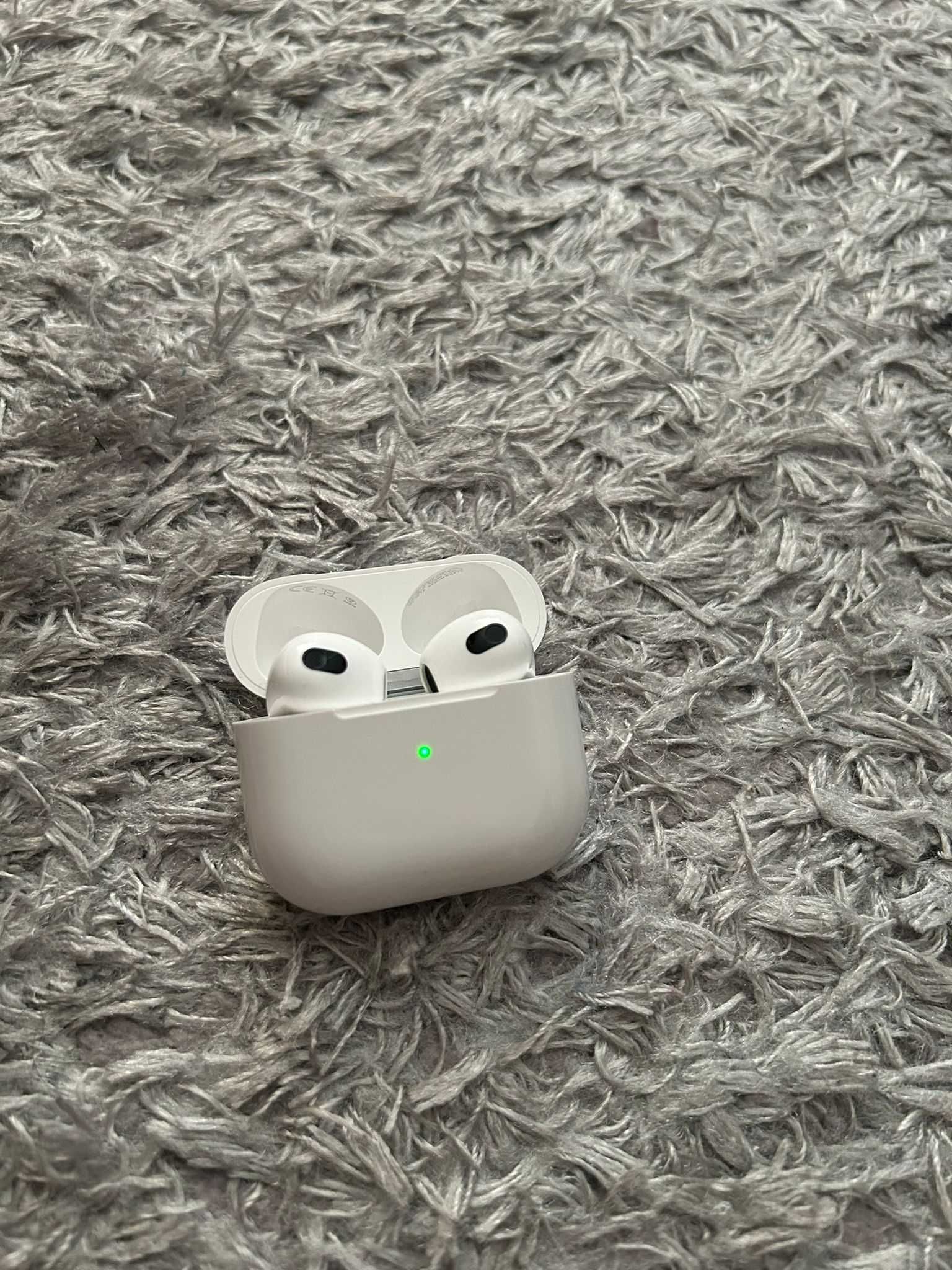 Vand Casti Apple Airpods gen 3 garantie + factura Emag