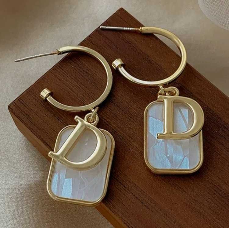 Уникални обици Dior