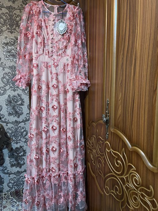 Платья вечерние гипюр