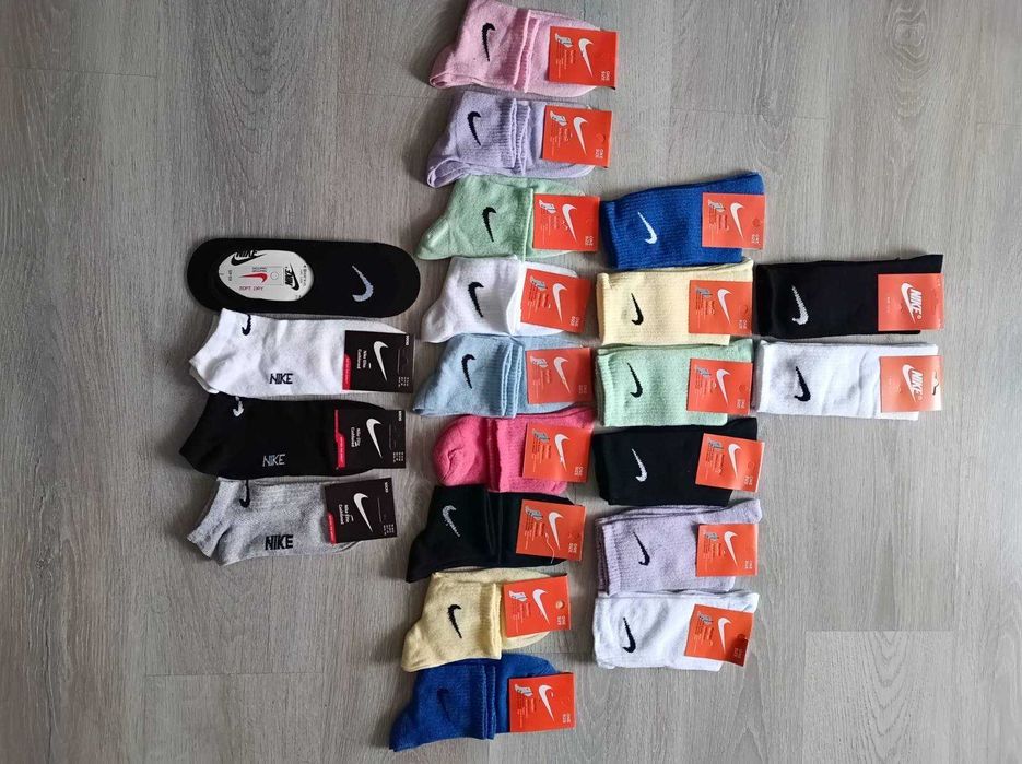 ПАМУЧНИ ЧОРАПИ NIKE различни цветове , универсален РАЗМЕР