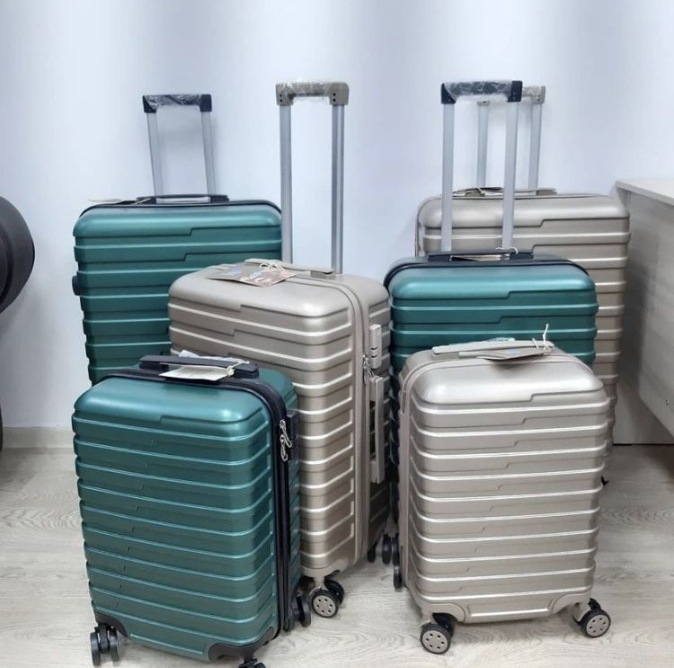 Бюджетные чемоданы из абс пластика