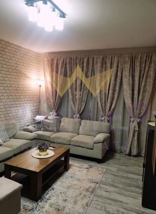 Дава се под наем Четиристаен апартамент в Варна, Цветен квартал - 100 кв.м за 612 € - Снимка #1