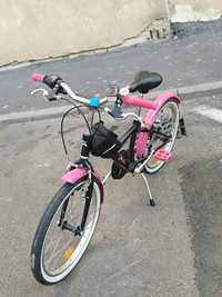 De vânzare bicicleta fetițe 6-9 ani BTWIN 
Achiziționata i