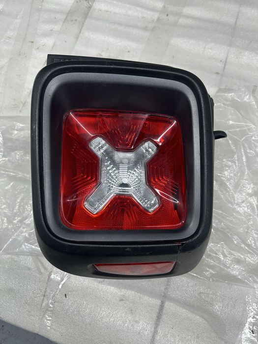 Stop dreapta jeep renegade.