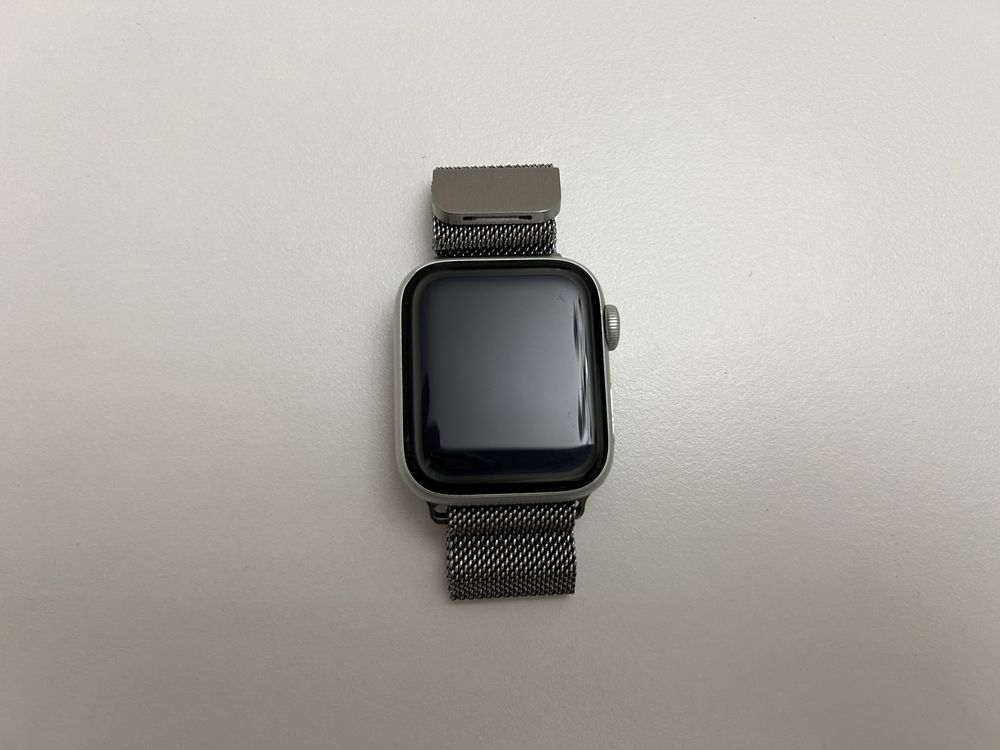 Продам apple watch 4