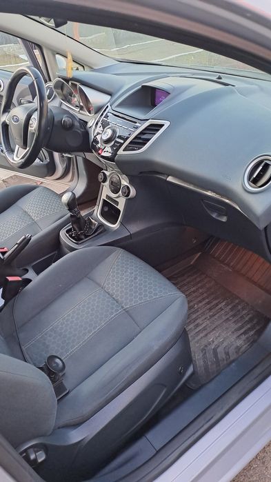 Vând ford fiesta 1,6 tdci full opțion