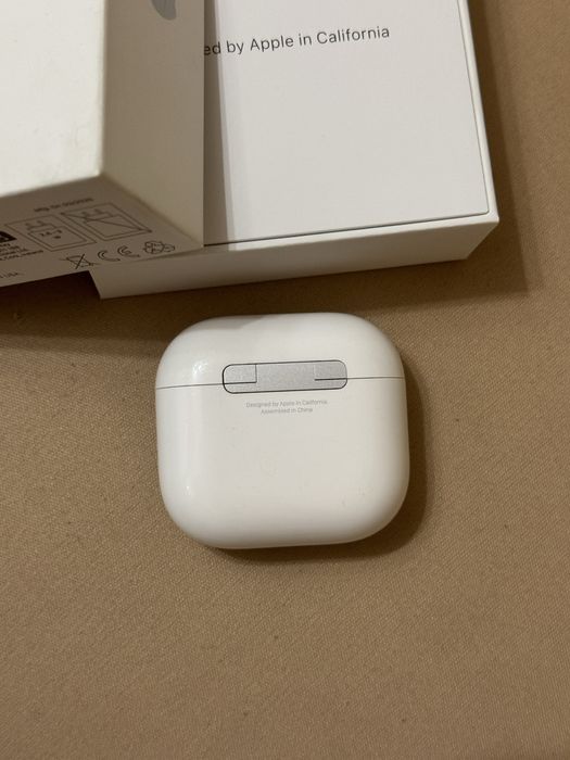 Apple AirPods 4 - Чисто нови Оригинални