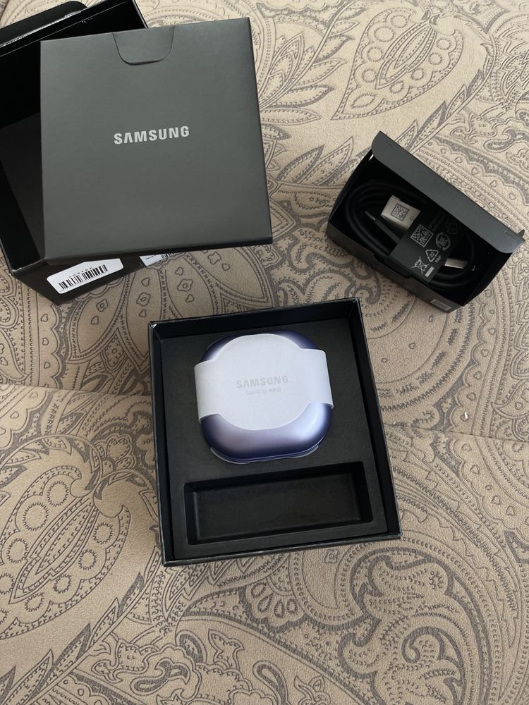 Продам новые Samsung Galaxy Buds Pro, гарантия год.