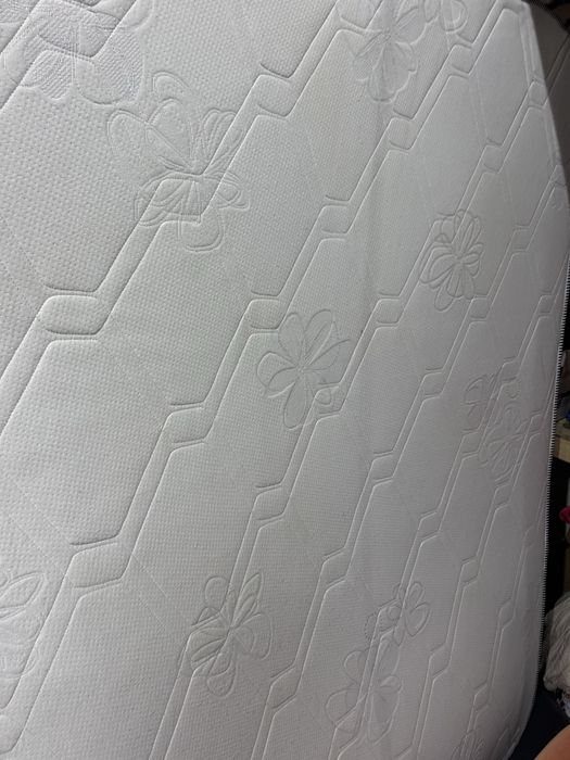 Saltea 160x200 in stare foarte buna