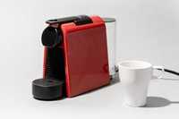 Кофемашина Delonghi Nespresso Essenza Mini EN85 черный, красный
