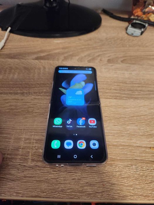 Samsung Galaxy Z Flip4 5G 128GB 8GB RAM Dual