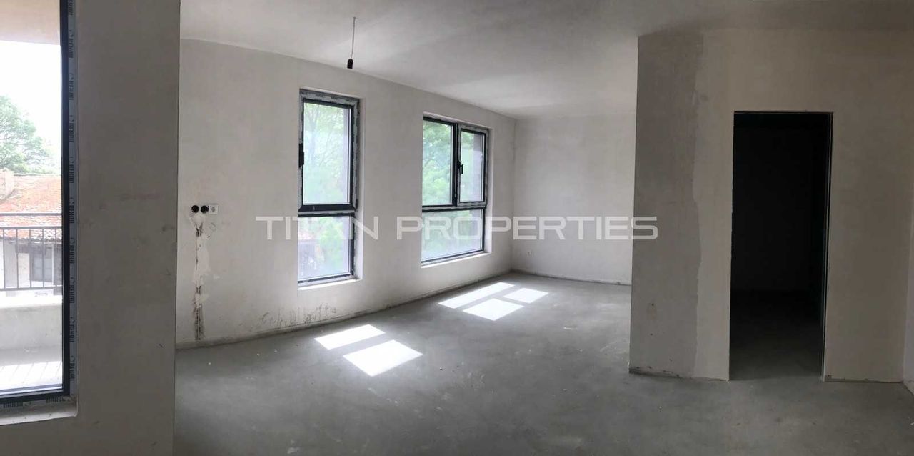Продава се Тристаен апартамент в Варна, Център - 90 кв.м за 2389 €/кв.м - Снимка #2