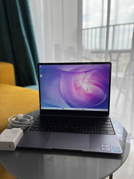 Laptop Huawei MateBook 13, i5, 8GB RAM, SSD 256GB, ecran 2K