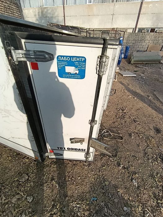 Izatermik furgon buvishniy yechilagan