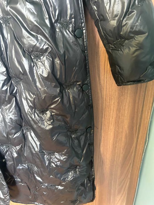 Черно дълго яке с копчета отстрани