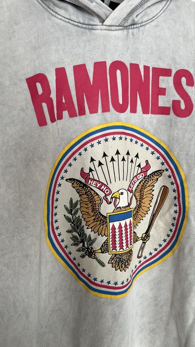 Сиутчър BERSHKA x Ramones