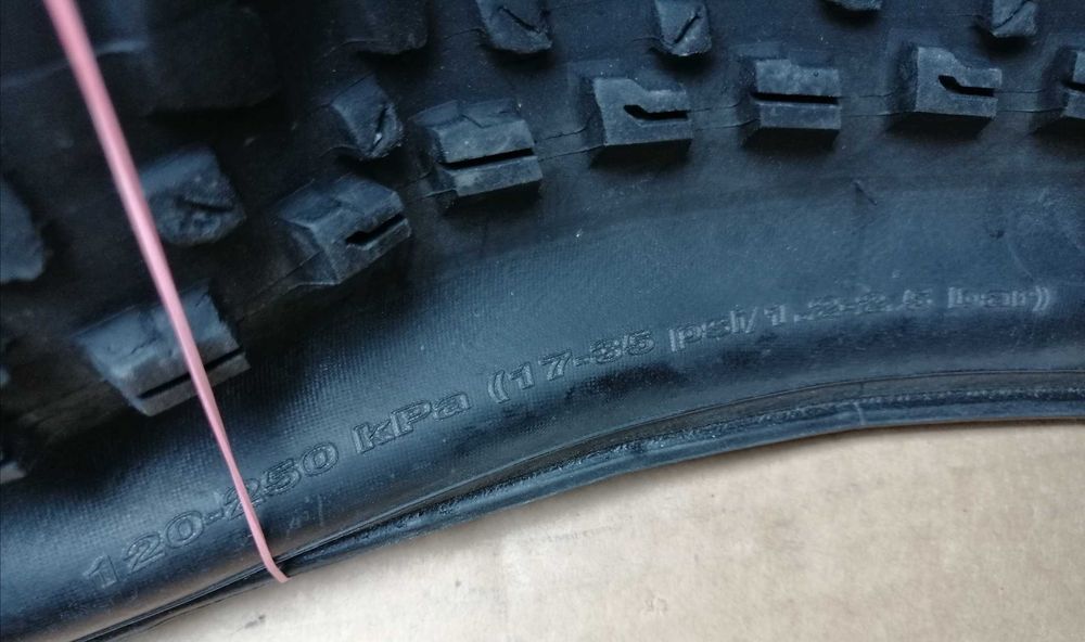 Велосипедни гуми  за MTB Maxxis Rekon Plus Exo TR 27.5x2.80"